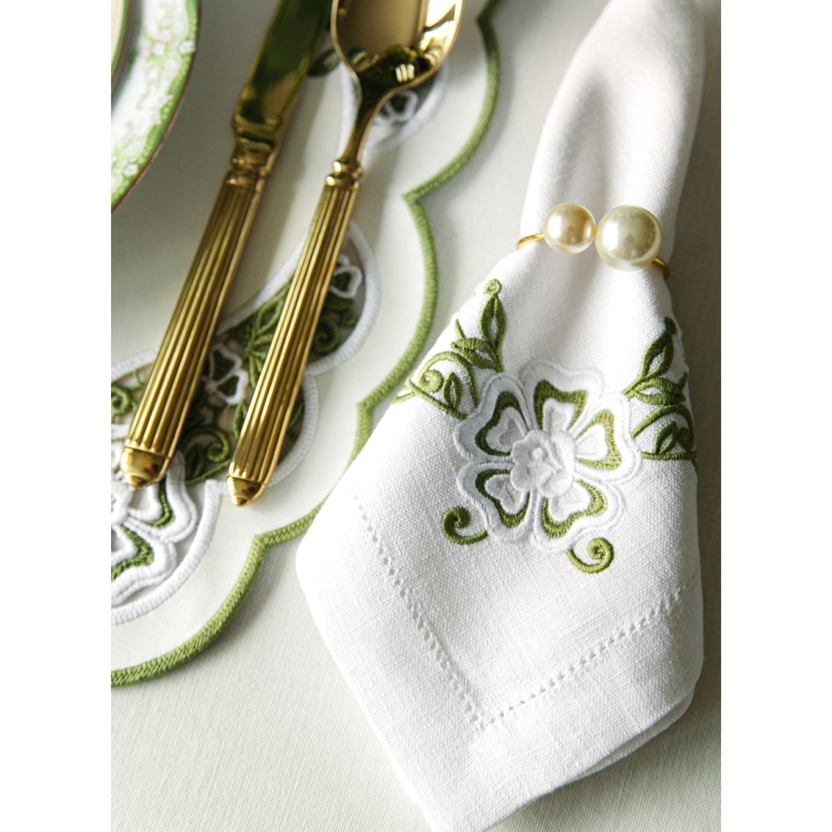 Салфетка с мережкой Elegance Roses